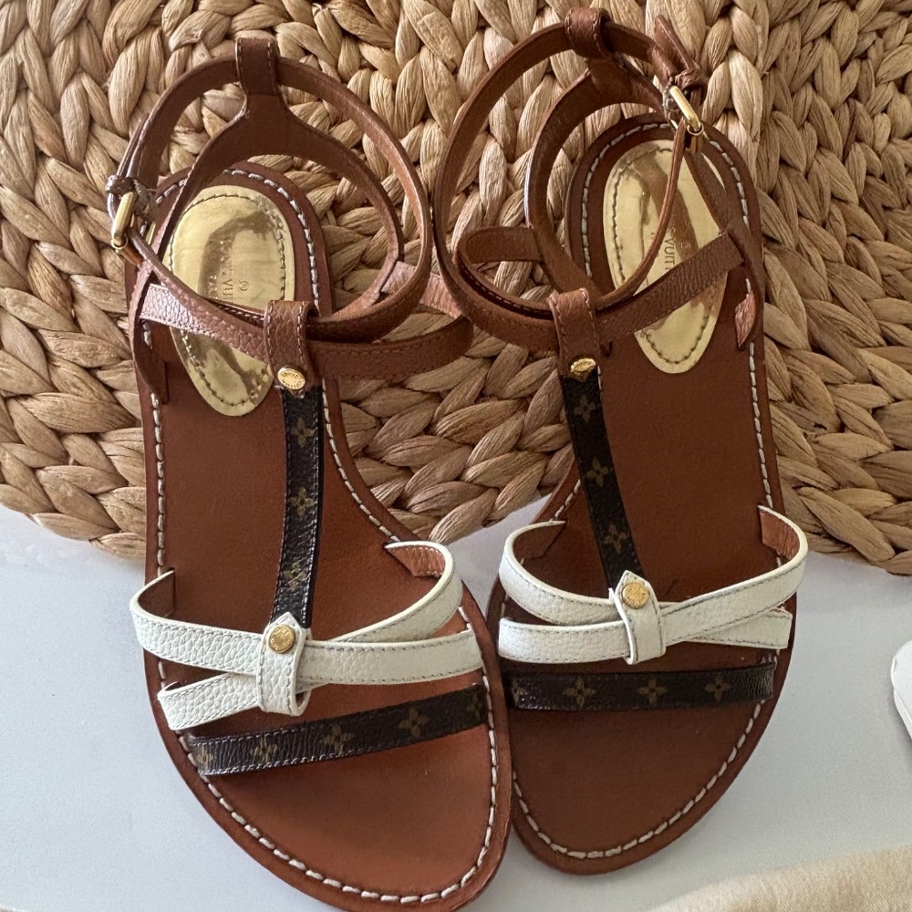 Louis Vuitton Explorer Flat Sandal 1A65VZ with dustbag